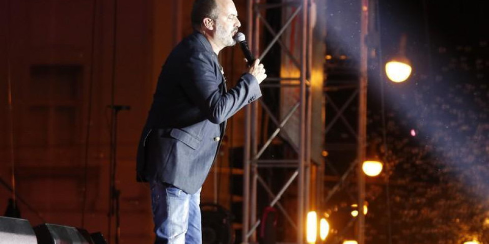 TONI CETINSKI IZVREĐAO PUBLIKU NA NASTUPU: Pošto niste platili koncert, neću vam otpevati svoja tri skupa hita!